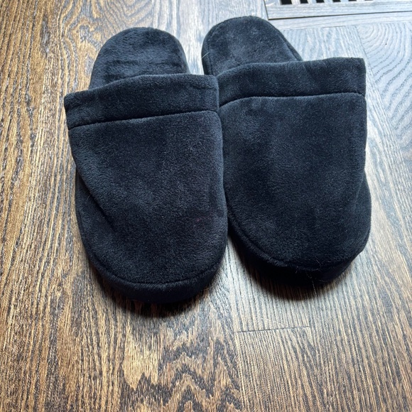 ActionHeat heated slippers - Picture 1 of 9